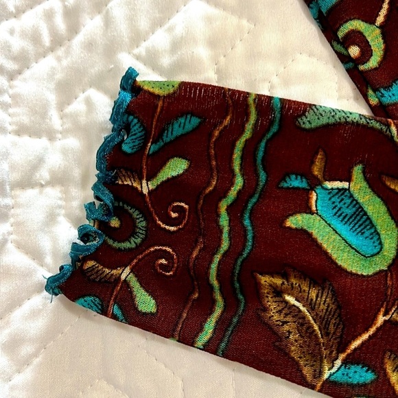 NESLAY NWOT Cute and Unique body fit top. Combination of stripe and floral Sz M. - Picture 9 of 13